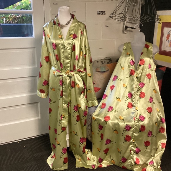 Woman Within  CHARTREUSE N FLOWERED ROBE NIGHTY SET 2x SEXY 💃💃💃💃💃 - Picture 1 of 5